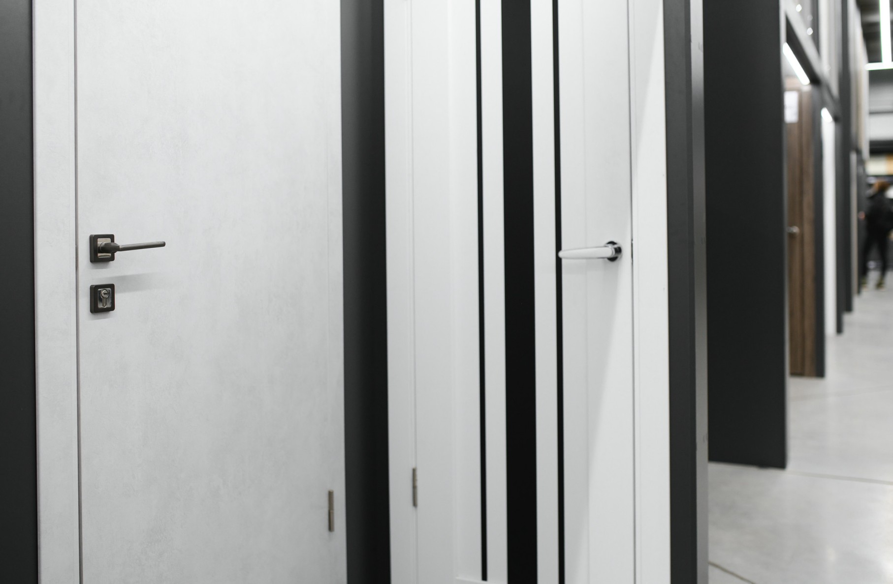 Drzwi standardowe czy na wymiar – co wybrać przy wykańczaniu domu?