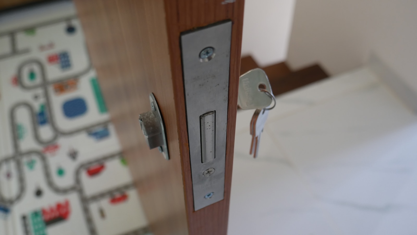 Inteligentny zamek do drzwi (Smart Lock): Czy warto pożegnać się z kluczami?
